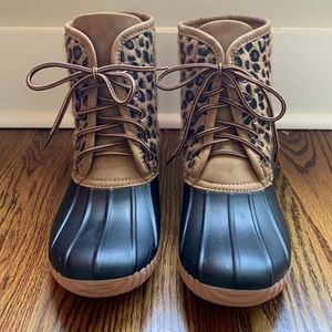 MarleyLilly Leopard Duck Boot Size 9